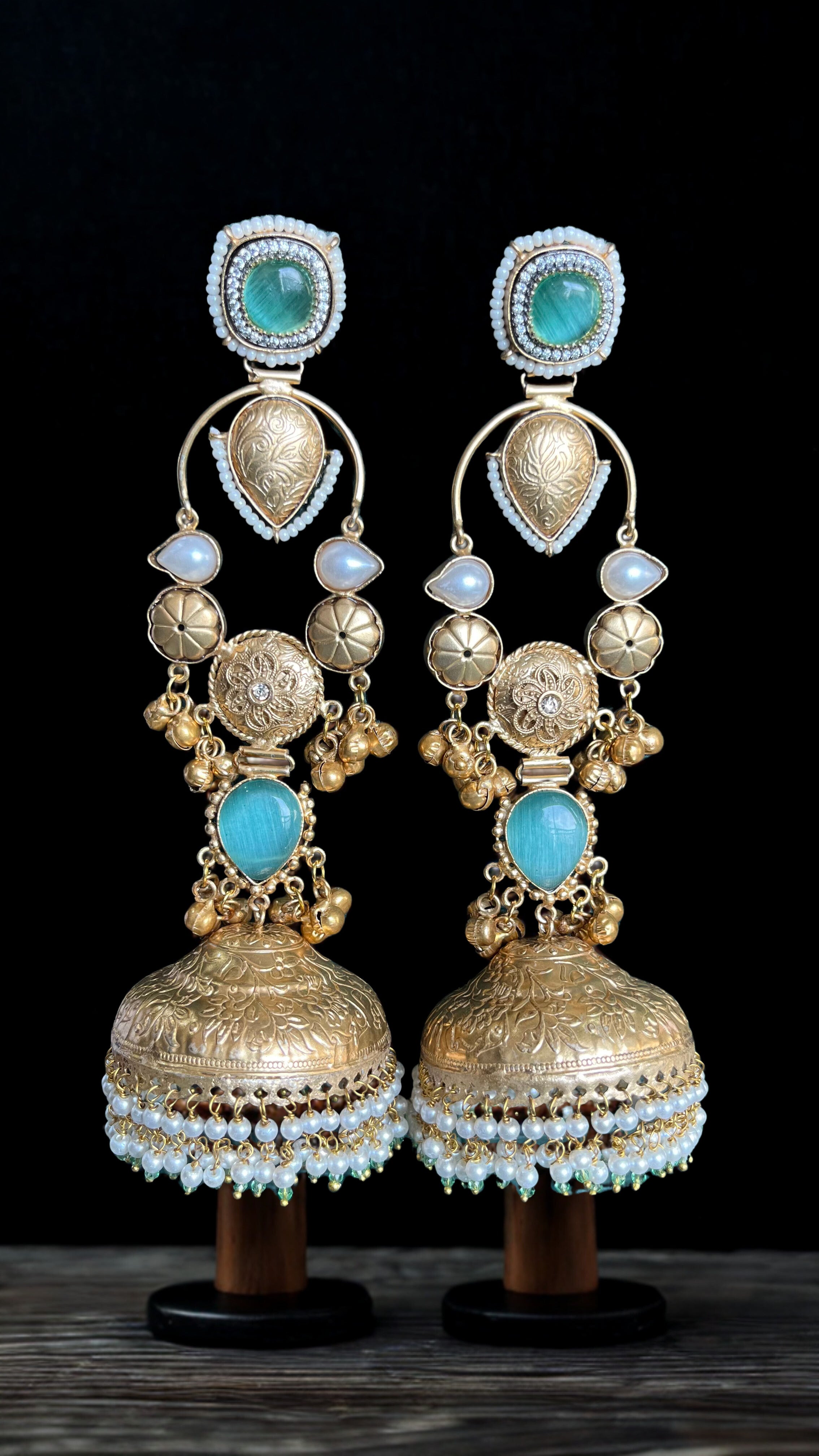 Zulekha Raajsi Panna Jhumka