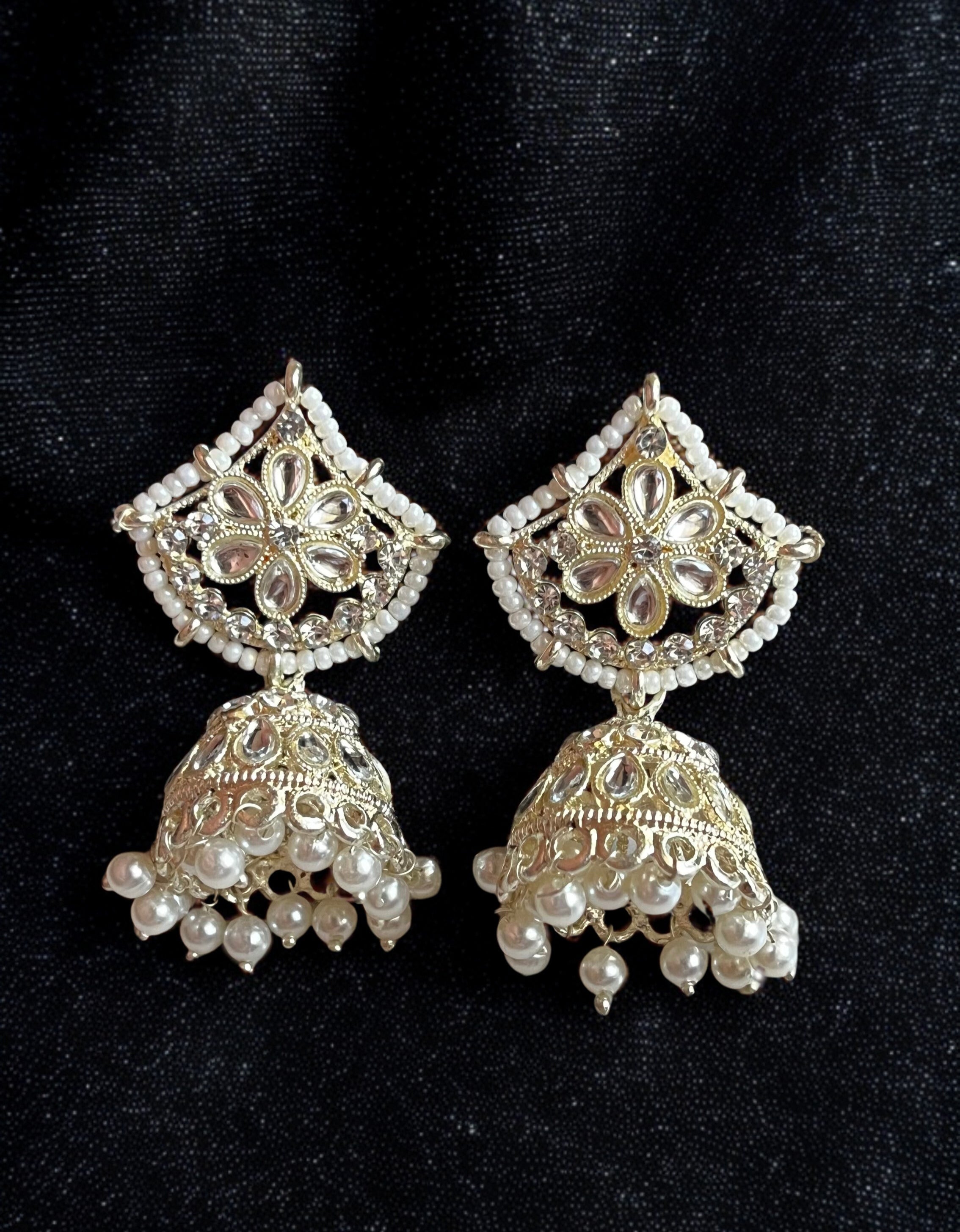 Zulekha Rajwada Sunehri Jhumka