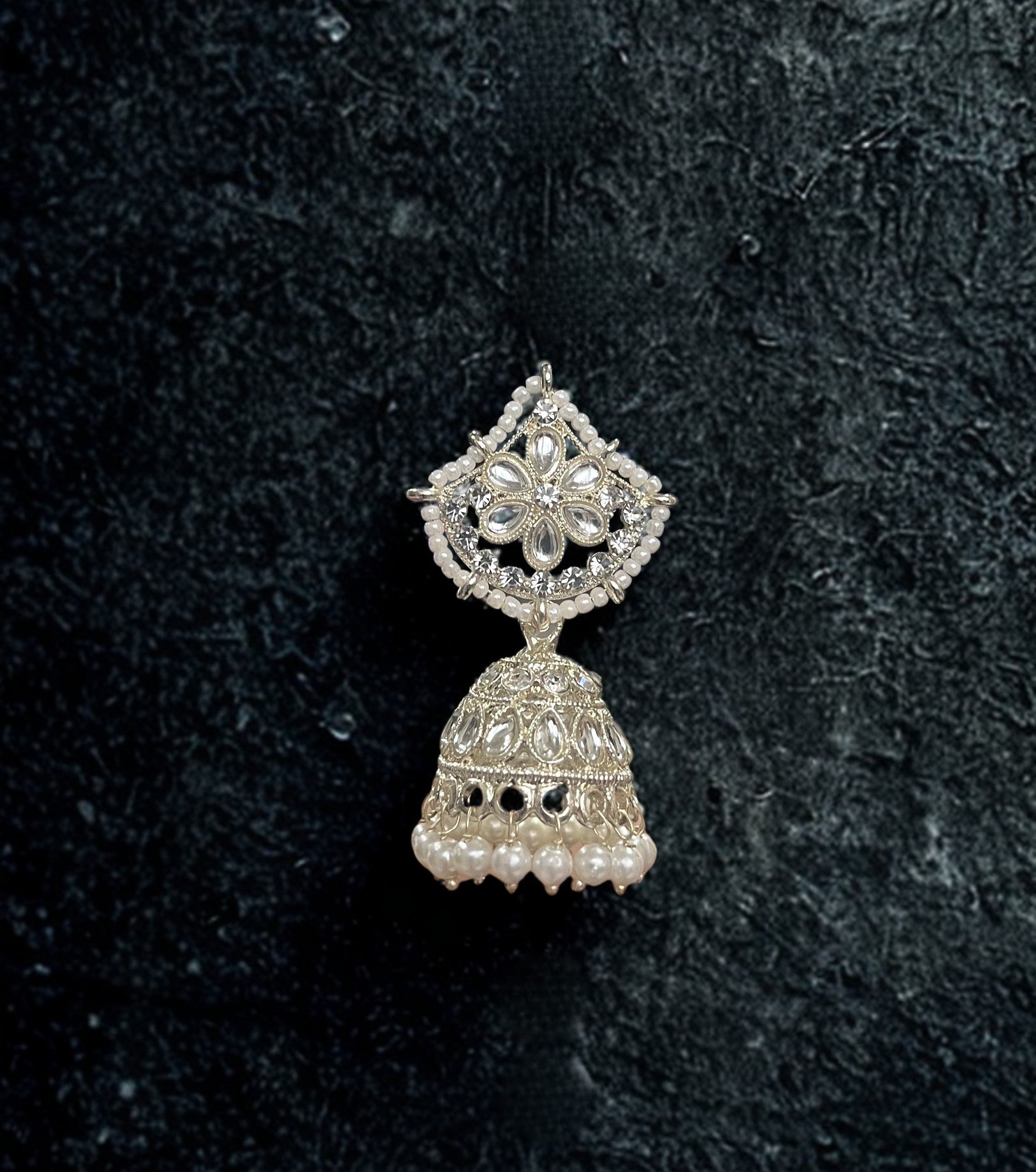 Zulekha Rajwada Sunehri Jhumka